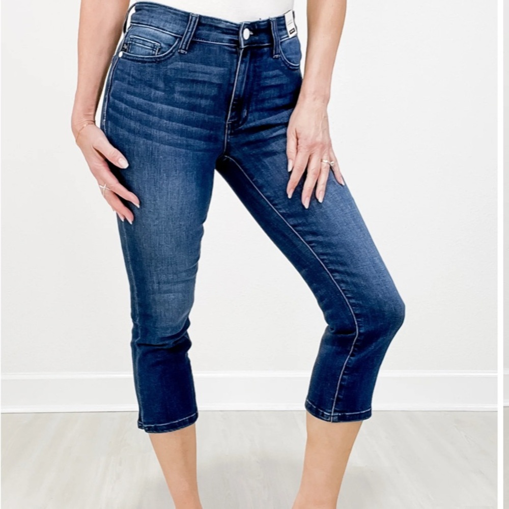 Women's Dark Blue Jeans Judy Blue Mid Rise Side Slit Capri Size 7 / 28